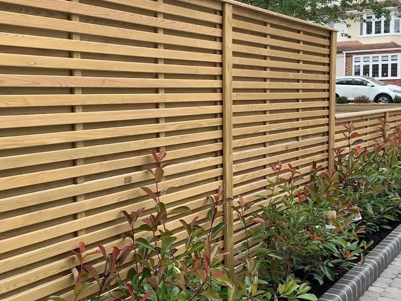 Venetian-Hit-And-Miss-Fence-Panels-orpington